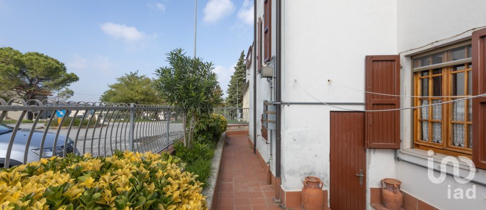 Townhouse 9 rooms of 300 m² in Santa Maria Nuova (60030)