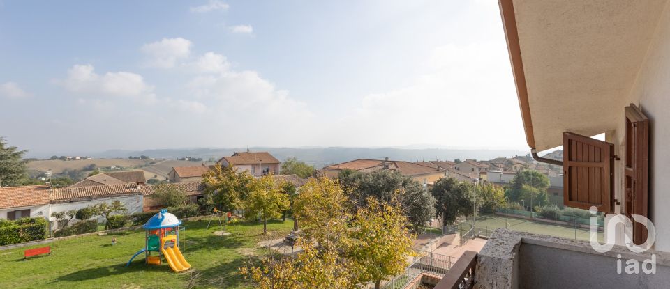 Townhouse 9 rooms of 300 m² in Santa Maria Nuova (60030)