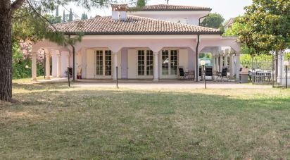 Casale 7 locali di 218 m² in Padenghe sul Garda (25080)