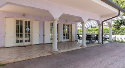 Casale 7 locali di 218 m² in Padenghe sul Garda (25080)