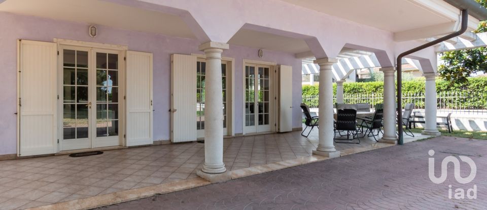 Casale 7 locali di 218 m² in Padenghe sul Garda (25080)