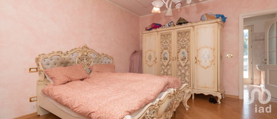 Casale 7 locali di 218 m² in Padenghe sul Garda (25080)