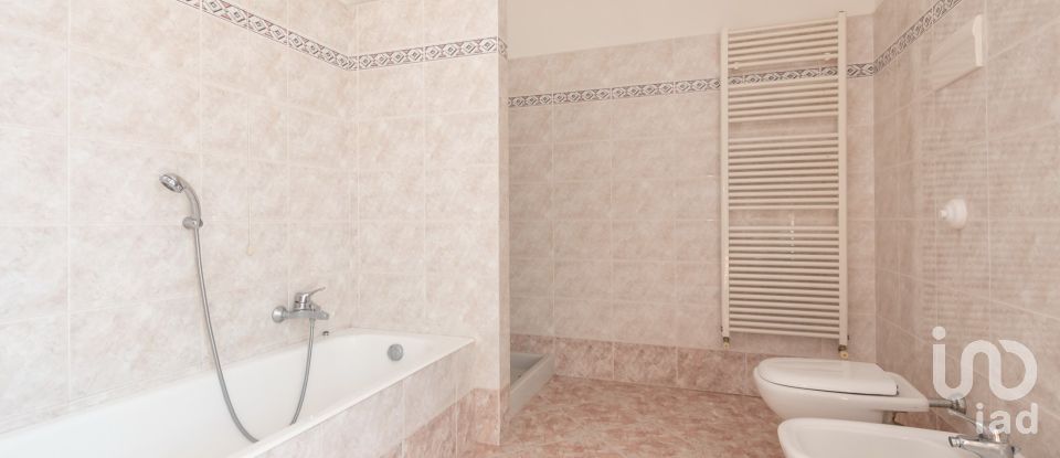 Casale 7 locali di 218 m² in Padenghe sul Garda (25080)