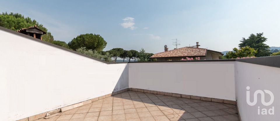 Casale 7 locali di 218 m² in Padenghe sul Garda (25080)