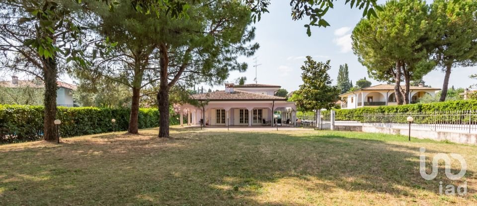 Casale 7 locali di 218 m² in Padenghe sul Garda (25080)