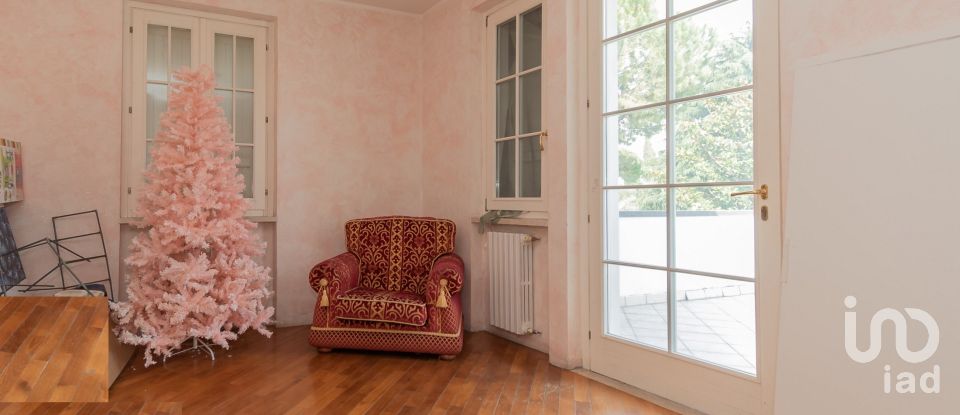 Casale 7 locali di 218 m² in Padenghe sul Garda (25080)