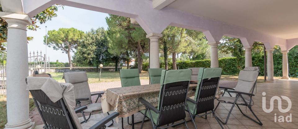 Casale 7 locali di 218 m² in Padenghe sul Garda (25080)