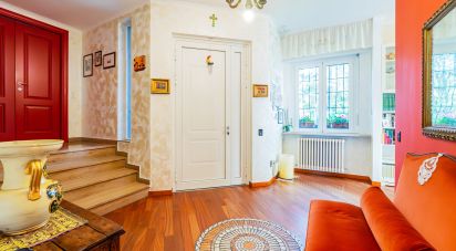 Casale 6 locali di 267 m² in Veduggio con Colzano (20837)