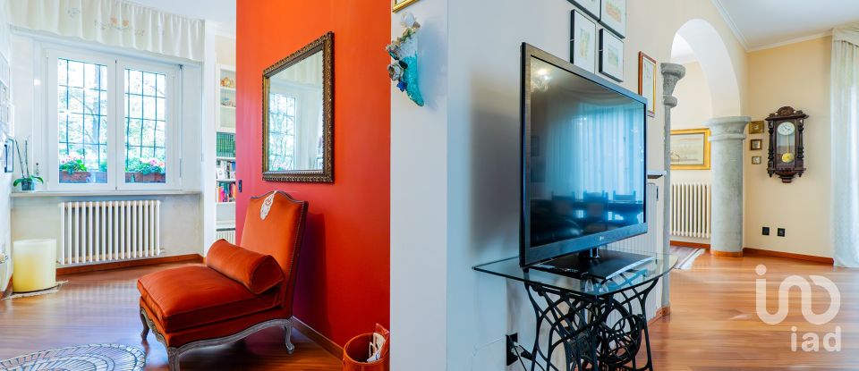 Casale 6 locali di 267 m² in Veduggio con Colzano (20837)