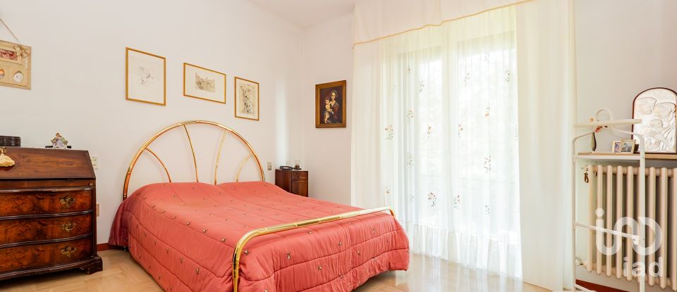 Casale 6 locali di 267 m² in Veduggio con Colzano (20837)