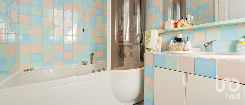 Casale 6 locali di 267 m² in Veduggio con Colzano (20837)