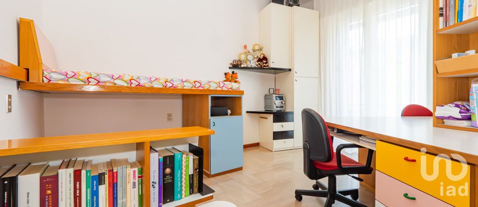 Casale 6 locali di 267 m² in Veduggio con Colzano (20837)