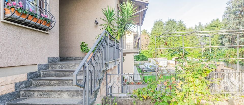 Casale 6 locali di 267 m² in Veduggio con Colzano (20837)