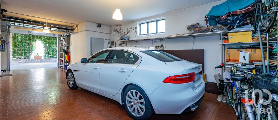 Casale 6 locali di 267 m² in Veduggio con Colzano (20837)