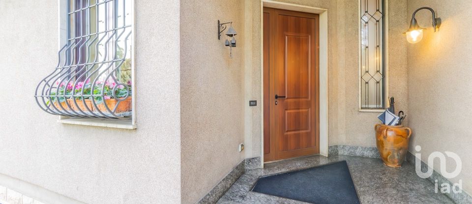 Casale 6 locali di 267 m² in Veduggio con Colzano (20837)