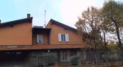 Casale 9 locali di 400 m² in San Genesio ed Uniti (27010)