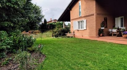 Casale 9 locali di 400 m² in San Genesio ed Uniti (27010)