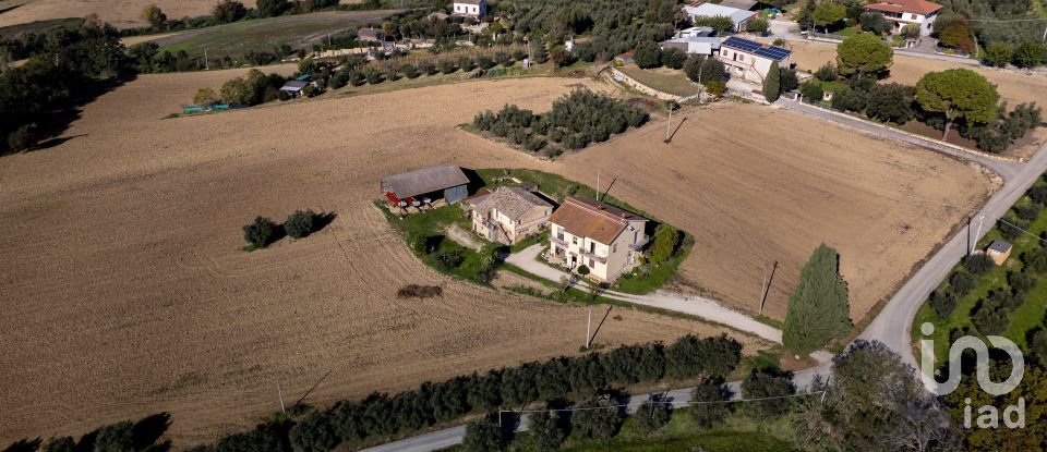 Terreno di 33.450 m² in Montecosaro (62010)