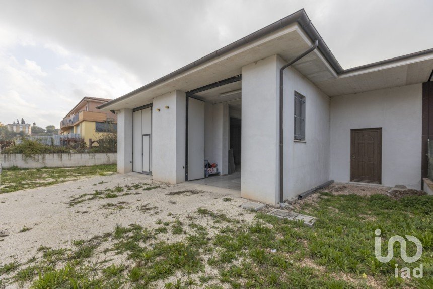 Capannone di 315 m² in Cingoli (62011)