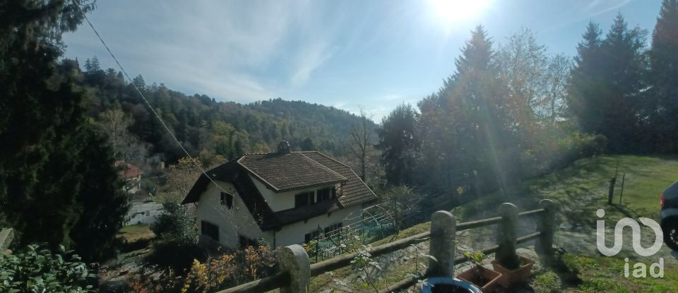 Casa indipendente / Villa 6 locali di 196 m² in Bee (28813)