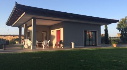 Casale 12 locali di 325 m² in Roma (00155)