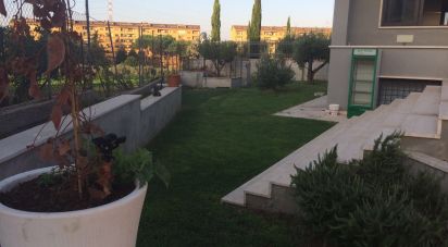 Casale 12 locali di 325 m² in Roma (00155)