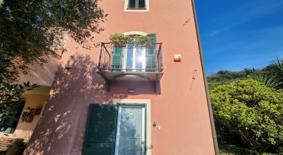 Casa indipendente / Villa 9 locali di 250 m² in Quiliano (17047)