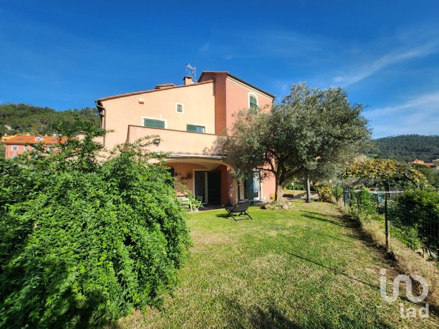 Casa indipendente / Villa 9 locali di 250 m² in Quiliano (17047)