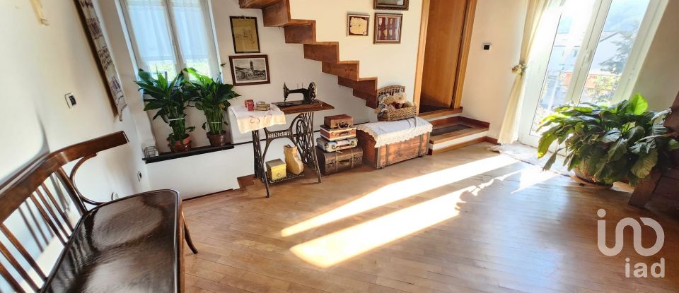 Casa indipendente / Villa 9 locali di 250 m² in Quiliano (17047)