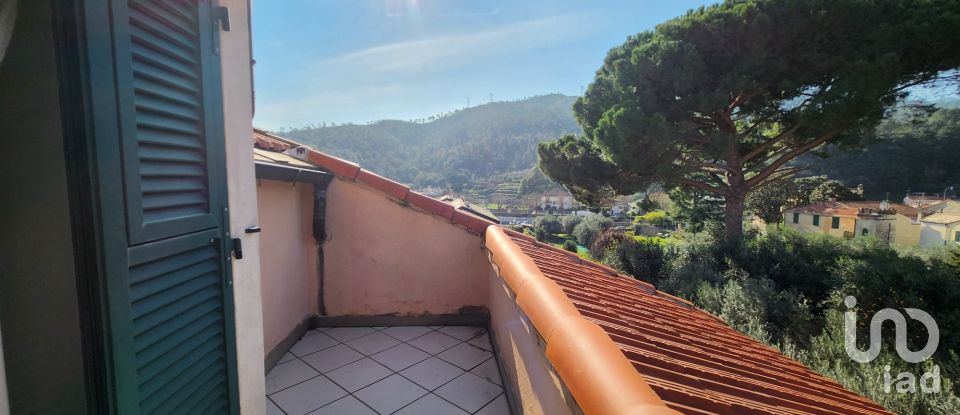 Casa indipendente / Villa 9 locali di 250 m² in Quiliano (17047)