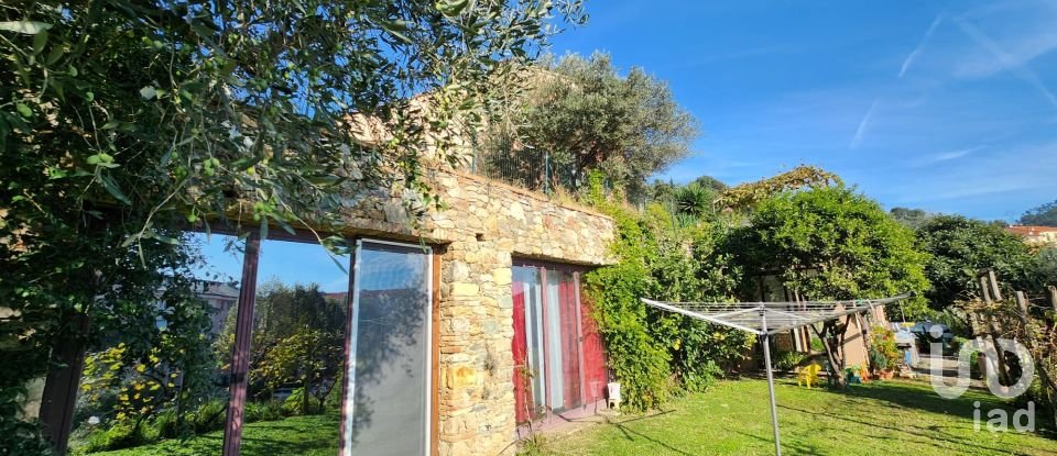 Casa indipendente / Villa 9 locali di 250 m² in Quiliano (17047)