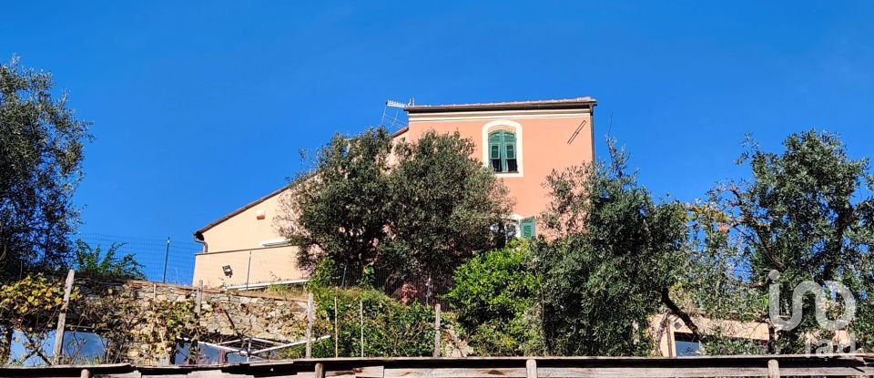 Casa indipendente / Villa 9 locali di 250 m² in Quiliano (17047)