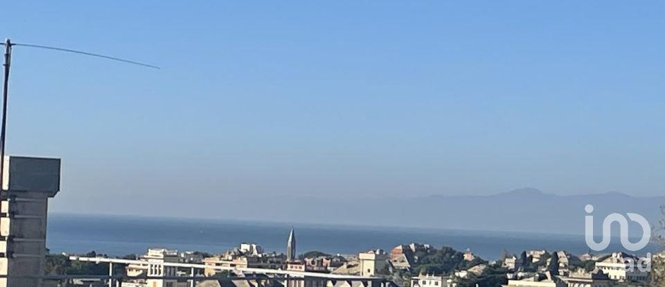 Loft 5 locali di 70 m² a Genova (16146)