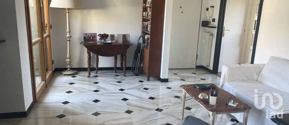 Loft 5 locali di 70 m² a Genova (16146)