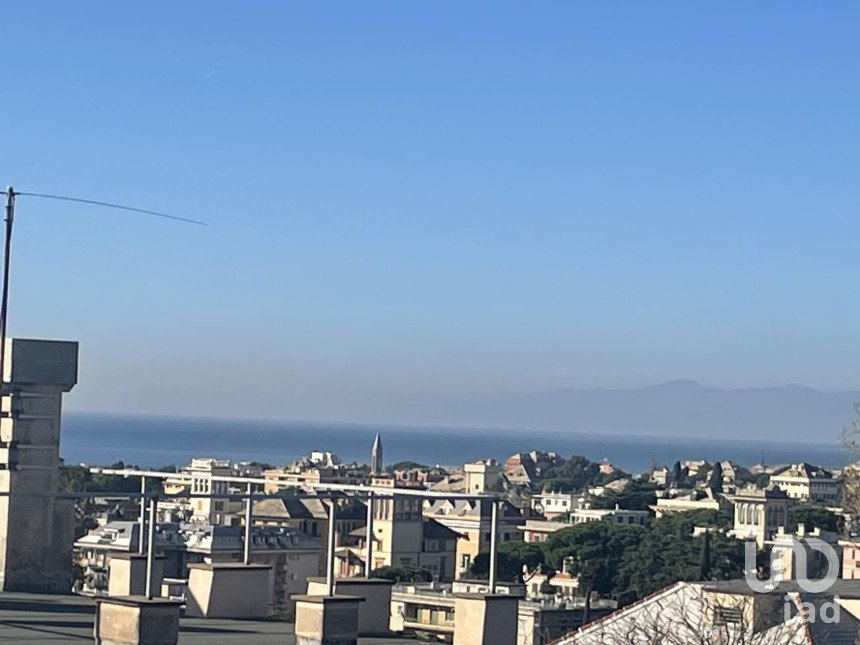 Loft 5 locali di 70 m² a Genova (16146)