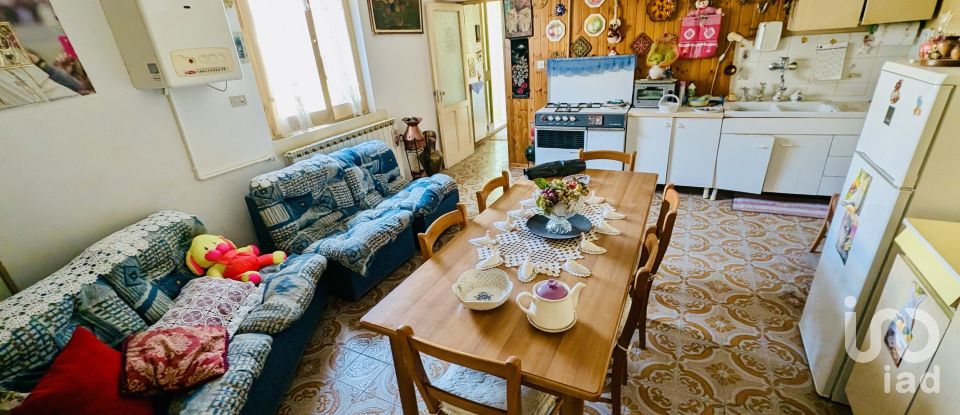 Casa indipendente / Villa 4 locali di 88 m² in Corfinio (67030)