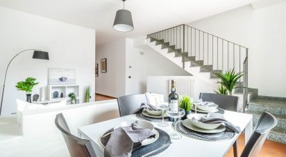 Villa a schiera 5 locali di 141 m² in Comabbio (21020)