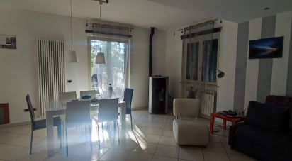 Casale 9 locali di 330 m² in Mosciano Sant'Angelo (64023)