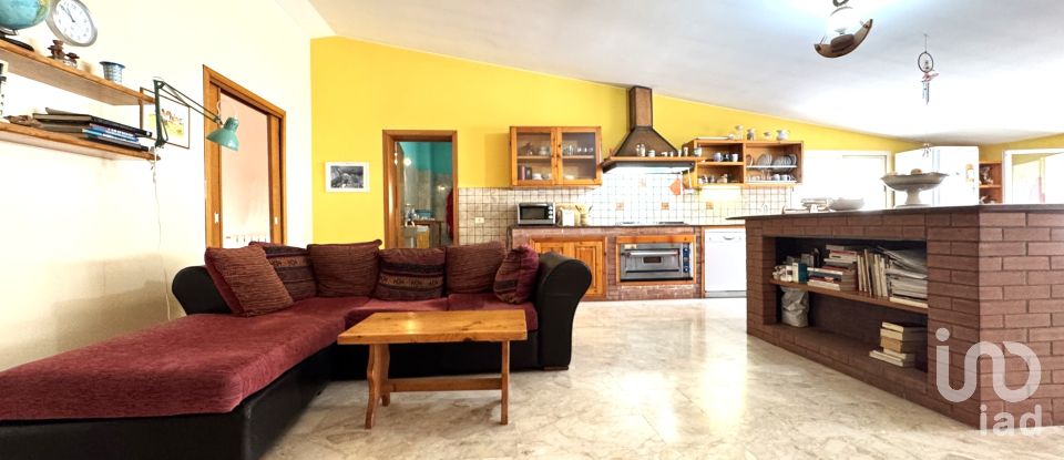 Negozio / locale commerciale di 484 m² in Avola (96012)