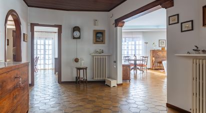 Casale 6 locali di 460 m² in Monte Urano (63813)