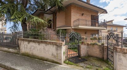 Casale 6 locali di 460 m² in Monte Urano (63813)