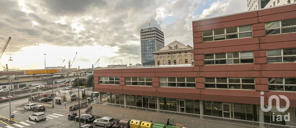 Uffici di 380 m² in Genova (16149)