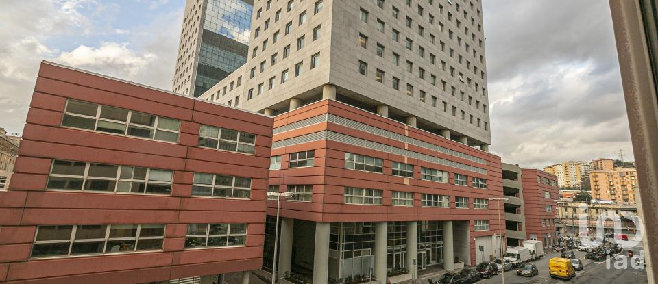 Uffici di 380 m² in Genova (16149)