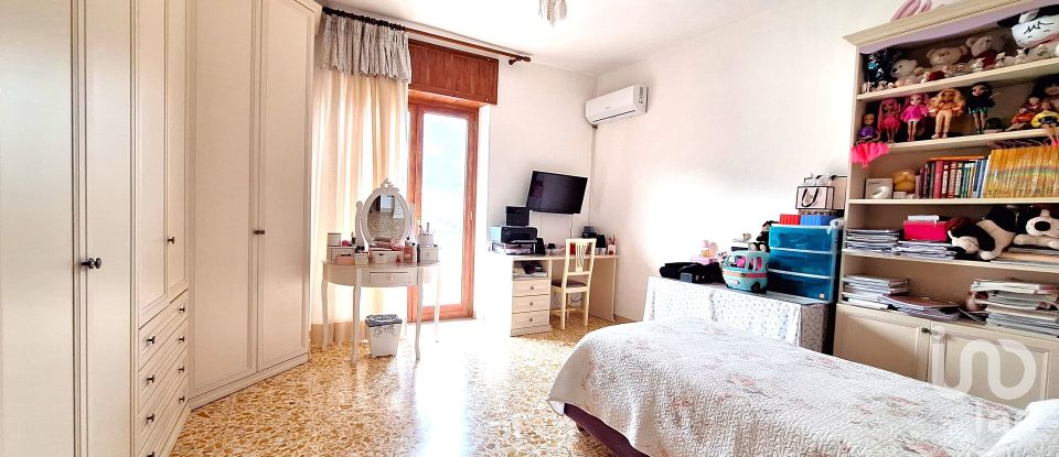 Appartamento 5 locali di 129 m² a Angri (84012)
