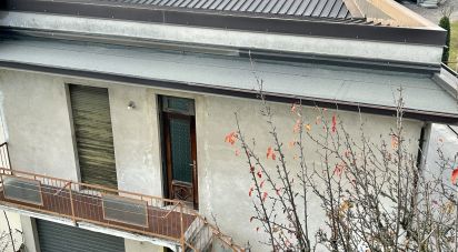 Casa indipendente 5 locali di 80 m² in Cassago Brianza (23893)