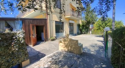 Negozio / locale commerciale di 168 m² in Notaresco (64024)