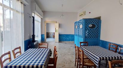 Negozio / locale commerciale di 168 m² in Notaresco (64024)