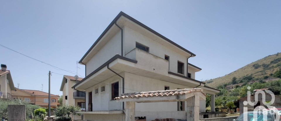 Farm 7 rooms of 330 m² in Tivoli (00019)