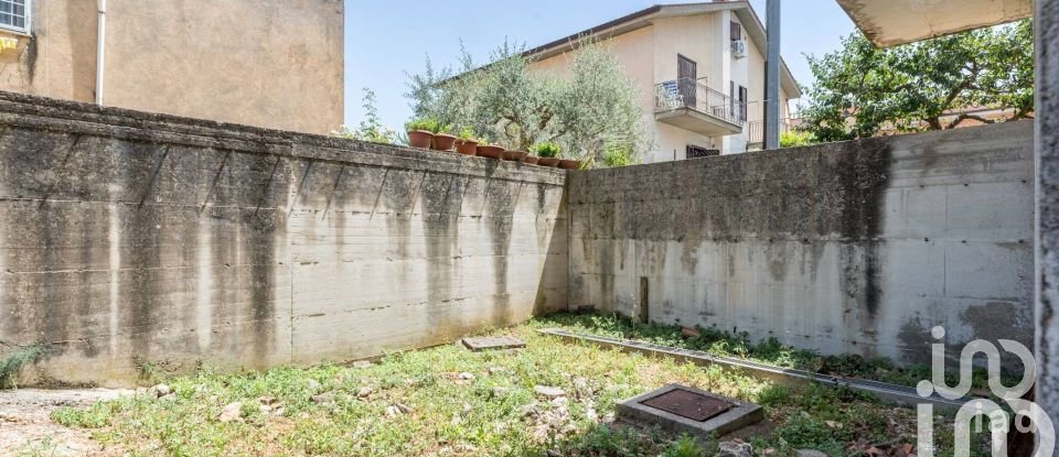 Farm 7 rooms of 330 m² in Tivoli (00019)