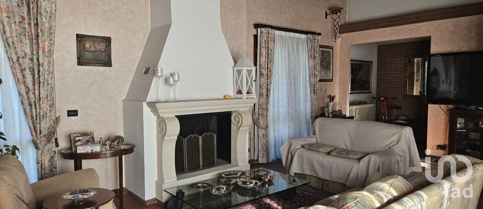 Casa indipendente 9 locali di 965 m² in Borghetto Lodigiano (26812)